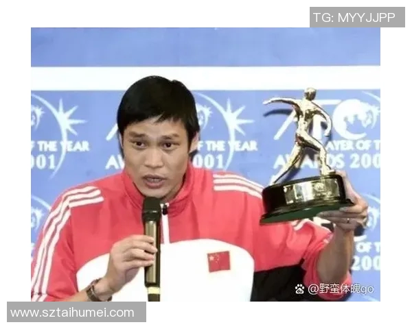 大熊足球明星身份揭秘他在绿茵场上的传奇故事与成就